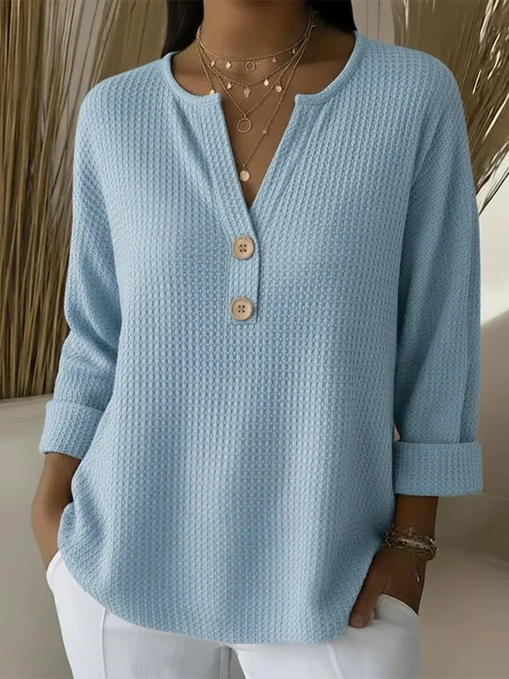Lucía | Camiseta Henley de textura gofrada con botones