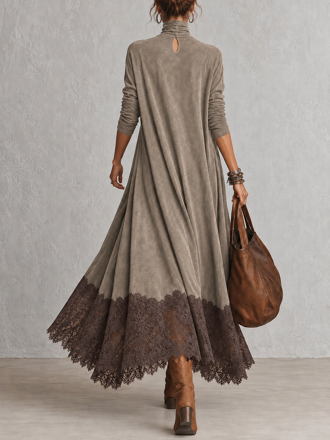 Vestido largo efecto ante topo con encaje marrón, vista de espalda